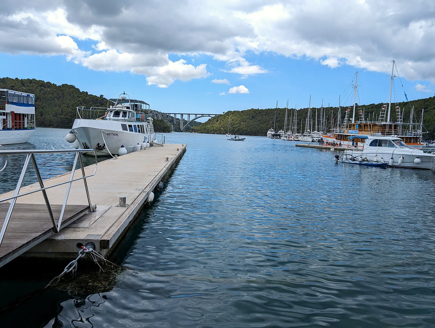 Přístav a marina ve Skradinu